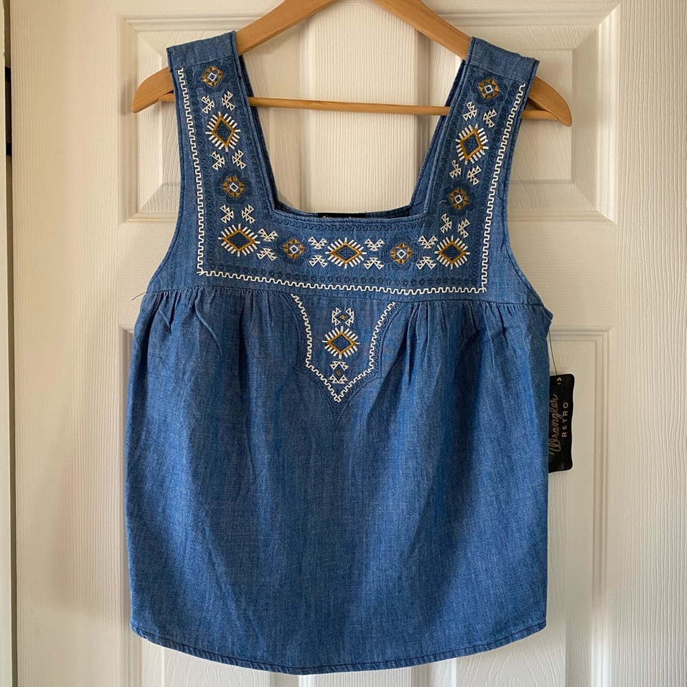 New with tags. Wrangler retro top